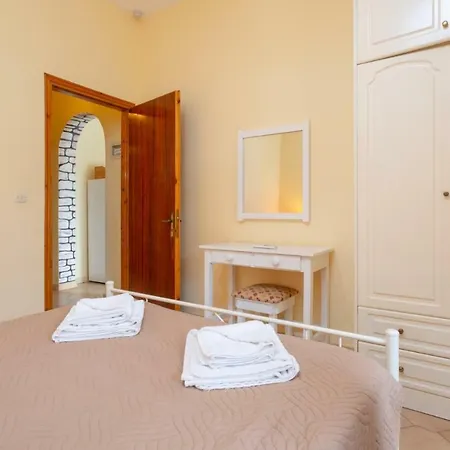 Thespina Villa *